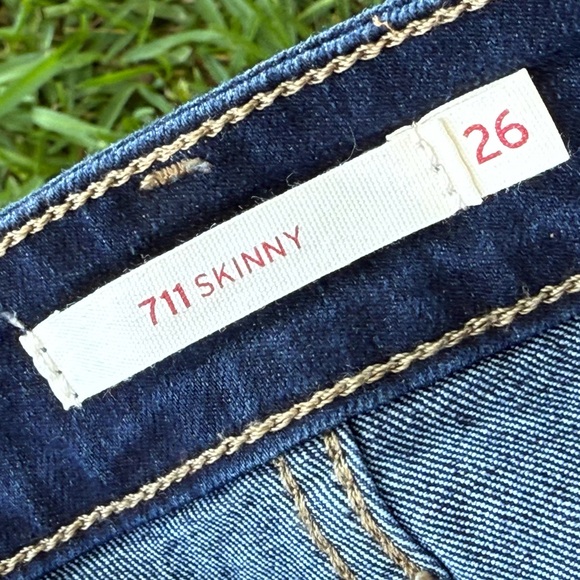 Levi's 711 Navy Skinny Jeans Size 26. Used. Excellent condition. Smoke free home - Picture 5 of 8